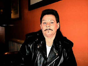 seriouspaulbeforetheshowinbrightondecember2003.jpg